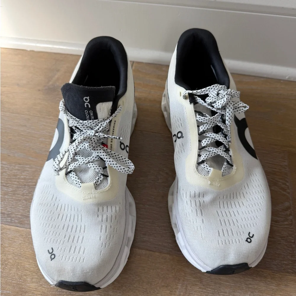 On Running Women's Sneakers - White and Black - Picture 3 of 7